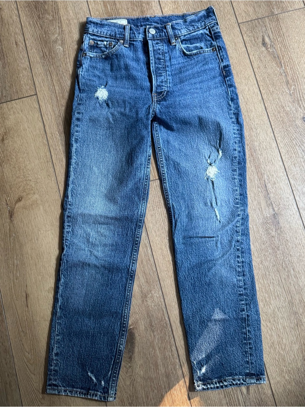 EUC - Gap - Women’s Cheeky Straight High Rise Distressed Blue Jeans Size 25